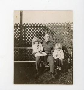 Kanadischer Soldat im Militär mit Kinderuniform antik Foto - Bild 1 von 3