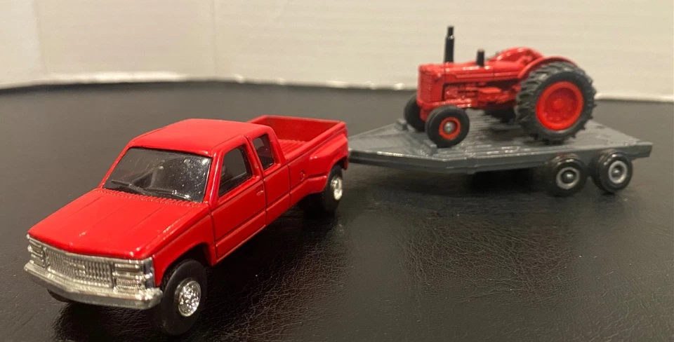 Vintage 1995 ERTL GMC Pickup w/ Case IH Farm Tractor&Trailer 1/64 Scale Diecast - Image 1 of 4