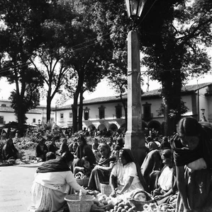 PATZCUARO c. 1960 - Le Marché Mexique - Négatif 6x6 - MEX 5 - Picture 1 of 1