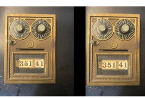 COPPIA (2) di PORTE E TELAIO POSTALI VINTAGE ANNI 50-60, doppia manopola, ottone - Foto 1 di 1