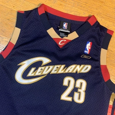 Vintage Y2K Reebok Cleveland Cavaliers Lebron James Blue Jersey Men's XL - Image 1 of 4