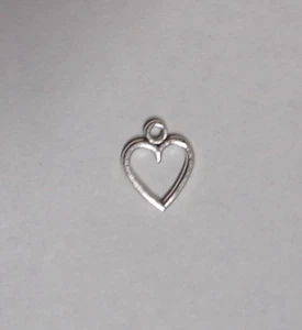 Nuevo Pequeño Dije Colgante Tono Plata Tono Corazón Contorno Etiqueta Colgante - Imagen 1 de 2