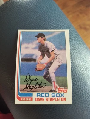 DAVE STAPLETON 1982 TOPPS #589 FREE SHIPPING - Image 1 of 2
