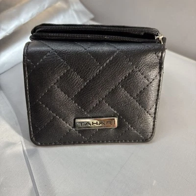 Бумажник Tahari мини черный веганская кожа RFID TAHARI серебристый логотип на обложке на молнии монета - Изображение 1 из 4