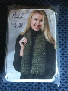 New Annie's Caring Crochet Kit Club Gratitude Scarf CKC03 Yarn Knitting Green - Picture 1 of 2
