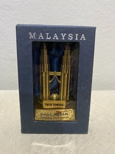 Metal Antique Showpiece Malaysian Souvenir Petronas Twin Towers Decor Gift - Picture 1 of 11
