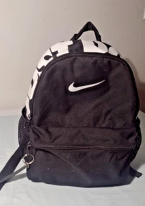 Nike kleiner schwarz-weißer Rucksack Damen Sporttasche Versand aus USA - Bild 1 von 7