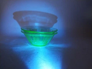 Vaseline Dessert Berry Green Bowl Pair Of 2 Glowing Green Serving Bowls - Picture 1 of 8