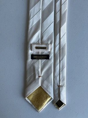 Corbata clásica para hombre Donald Trump Signature 100 % seda blanca y dorada Foto 1 de 4