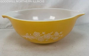Vintage Pyrex Butterfly Gold Cinderella Mixing Bowl - Picture 1 of 6