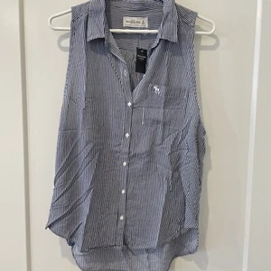 NWT Abercrombie & Fitch Top - Picture 1 of 5