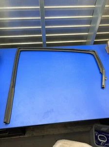 2004 -2010 TOYOTA SIENNA REAR LEFT SIDE SLIDE DOOR GLASS RUN CHANNEL SEAL OEM - Picture 1 of 8