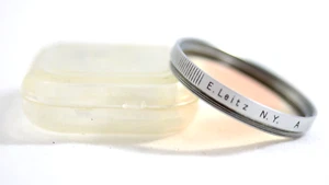 LEICA LEITZ 39MM A FILTER CAMERA LENS FILTER WITH LEICA PLASTIC CASE - Picture 1 of 4