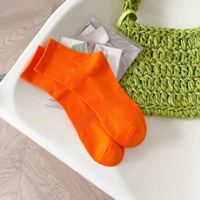 Calcetines de tubo medio para mujeres hombres ropa de calle Harajuku moda unisex calcetines informales Foto 1 de 4