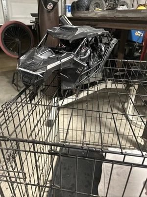 Coche de radiocontrol Arrma 1/7 Fireteam 6S tiene 2 neumáticos de repuesto y extras Foto 1 de 4