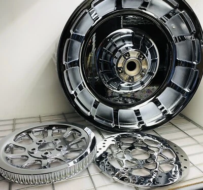 HARLEY SOFTAIL FAT BOY 2018 -25 REAR CUSTOM CHROME WHEEL ROTORS OEM EXCHANGE - Image 1 of 4