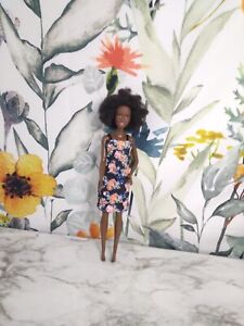Poupée africaine Barbie 2015 robe sangle florale jouet de collection 