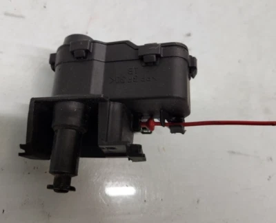 Actuador de bloqueo de puerta de combustible OEM para Audi S5 2008-2016 Foto 1 de 4