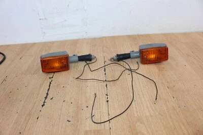 1982 年 YAMAHA XZ550 后转向信号对 — 第 1/4 张图片