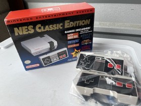 Nintendo NES Classic Mini - Bonus two wireless controllers