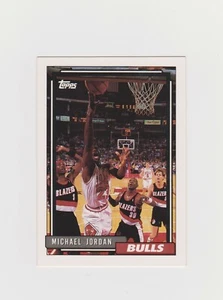 1992-93 Topps Basketball #141 Michael Jordan Bulls  - Picture 1 of 2