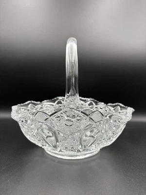 Винтажная стеклянная хрустальная корзина 9 x 8 дюймов с узором ромашки и пуговицы центральный элемент - Изображение 1 из 4