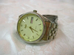 Vintage Q&Q Automatic Men's wrist Watch Day & Date #2604-910254 KT Runs - Picture 1 of 4