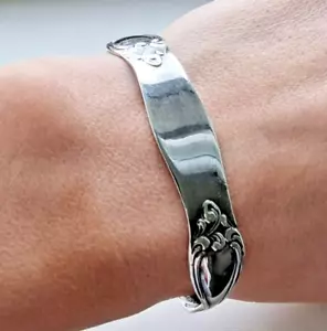 ROGER'S ONEIDA SILVER PLATE ELEGANT SCROLLS PATTERN CUFF BRACELET - Picture 1 of 9