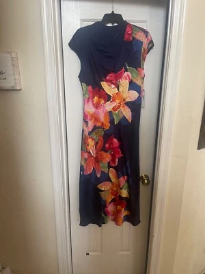 Vestido Maggy London Azul Marino con Flores Talla 12 Foto 1 de 4