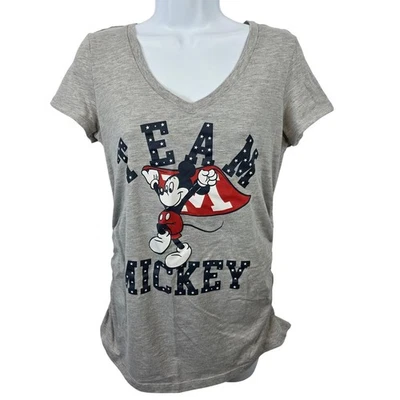 Camiseta Disney Maternidad Pequeña Familia Diversión Equipo Mickey Mouse Gris Cuello en V/A92 Foto 1 de 4
