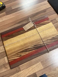 Tabla de cortar/servir de madera dura hecha a mano Iroko, nogal, Padauk y cebrano - Imagen 1 de 7