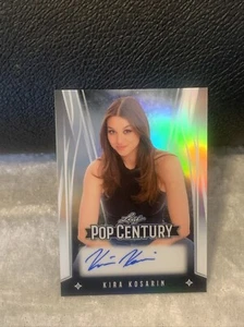 2025 LEAF POP CENTURY KIRA KOSARIN #BA-KK1 SILVER PRISMATIC AUTO AUTOGRAPH #d/25 - Picture 1 of 3