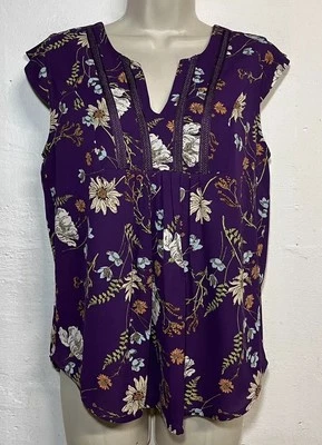 Blusa pequeña Collective Concepts púrpura floral manga gorra cuello en V Foto 1 de 4