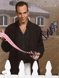 Foto auténtica firmada a mano de Will Arnett "Desarrollo arrestado" 8x10 (CERTIFICADO DE AUTENTICIDAD JSA) - Imagen 1 de 2
