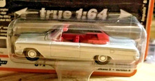 Auto World Vintage Muscle 1962 Chevy Impala SS 409 Convertible 1:64 Diecast Car 