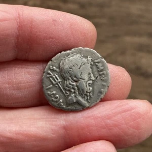 ROMANA. SEXTO POMPEY (HIJO MENOR DE POMPEY EL GRANDE). DENARIO PLATA. ESCASO. - Imagen 1 de 4
