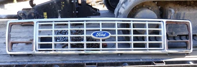 83 84 85 86 87 88 89 90 91 E150 E250 E350 Ford Econoline Van parrilla cromada Foto 1 de 4