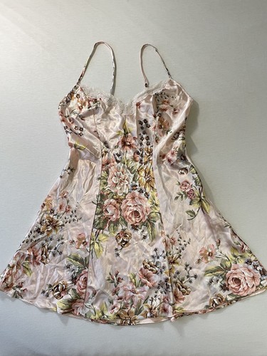 UNDERCOVER Victoria's Secret mini abito vintage rosa floreale raso camicia da notte slip dress XS anni 80