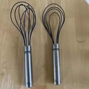 Pampered Chef Silicone Whisks SET OF 2 ~ (1) BALLOON SHAPE (1) FLAT - VERY GOOD - Picture 1 of 4