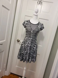 Kimchi Blue Black & White Fit & Flare Stretchy Knit Mini Dress Size XS - Picture 1 of 10