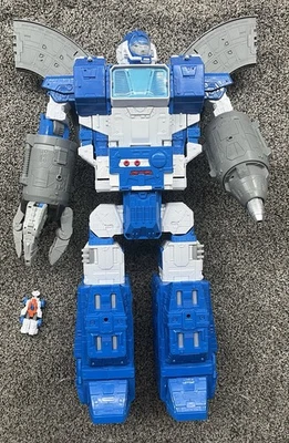 Фигурка Transformers Titan 24 «Guardian Robot Generations Legacy Lunar Tread б/у. - Изображение 1 из 3