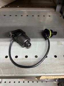 International Navistar ENGINE OIL LEVEL INDICATOR SWITCH ASSEMBLY 6040558C91 - Picture 1 of 4