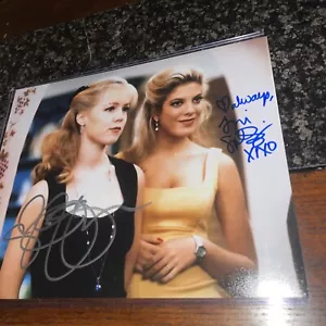 Beverly Hills 90210 Signed Photo Tori Spelling Autographed Jennie Garth JSA COA - Picture 1 of 2