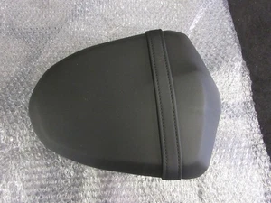 Triumph DAYTONA 660 2024 2025 NEW original rear seat - Picture 1 of 3