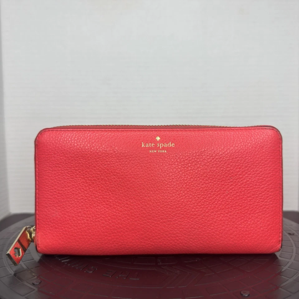 Cartera Kate Spade Cuero Rojo Guijarro Cremallera Alrededor - Bolso sin Mano Continental Foto 1 de 4
