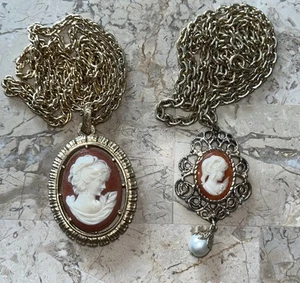 Vintage Set di 2 Sarah Coventry Lady Girl Cammeo Collana Ciondolo Ovale Tono Oro - Foto 1 di 8