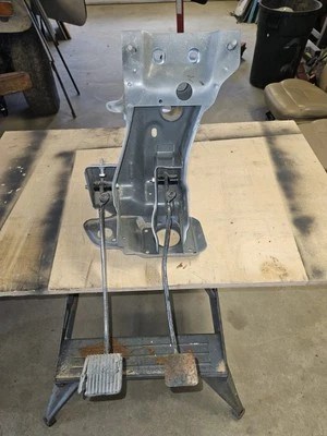 1985 toyota land cruiser fj60 лепесток в сборе  - Изображение 1 из 4