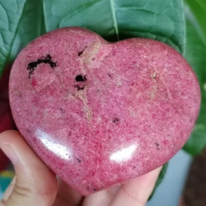 376g polierter kaiserlicher Rhodonit herzförmig aus Madagaskar V110 - Bild 1 von 7