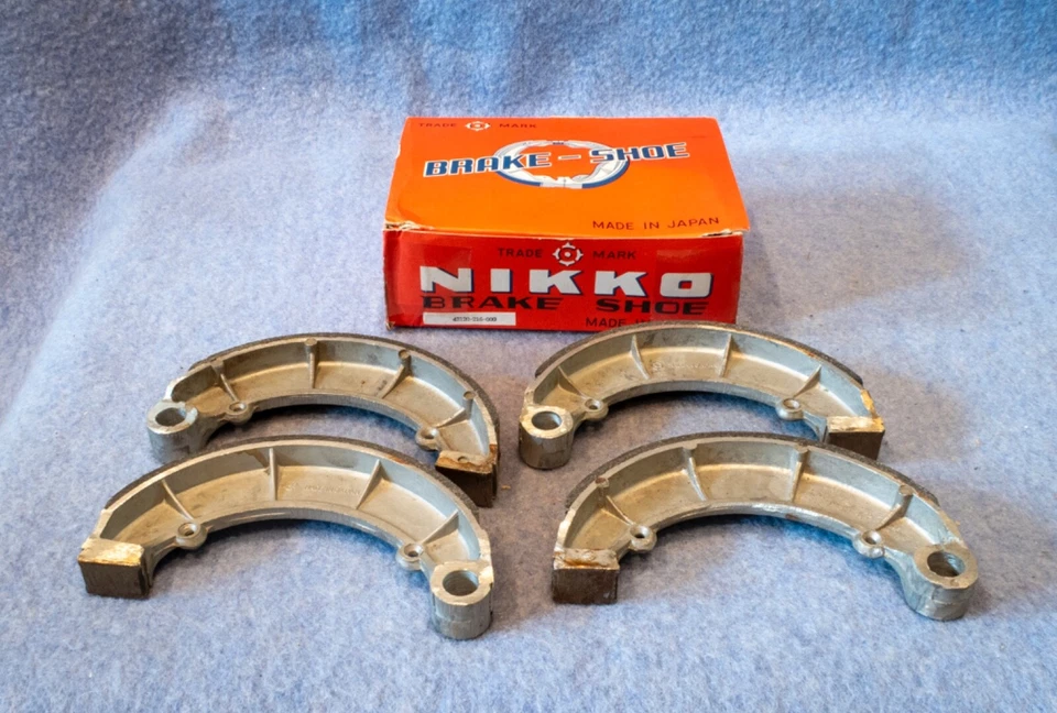 Nuevas zapatas de freno traseras Nikko para Honda CB160 CB450 CB500 CB550 43120-216-000 Foto 1 de 1
