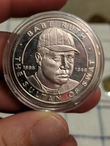 1995 Babe Ruth - Liberia $1 commemorative coin “The Sultan of Swat” Cu/Nickel - Picture 1 of 2